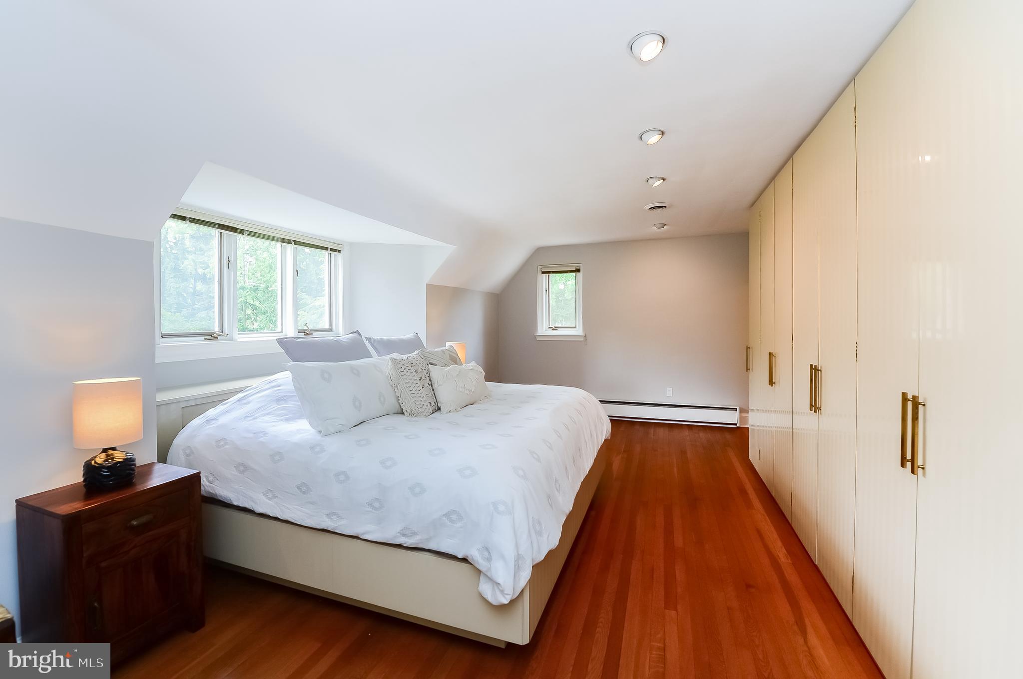 1442 Hillside Road Wynnewood, PA 19096 - Photo 27 of 32 Master Bedroom with en-suiteFull Bath