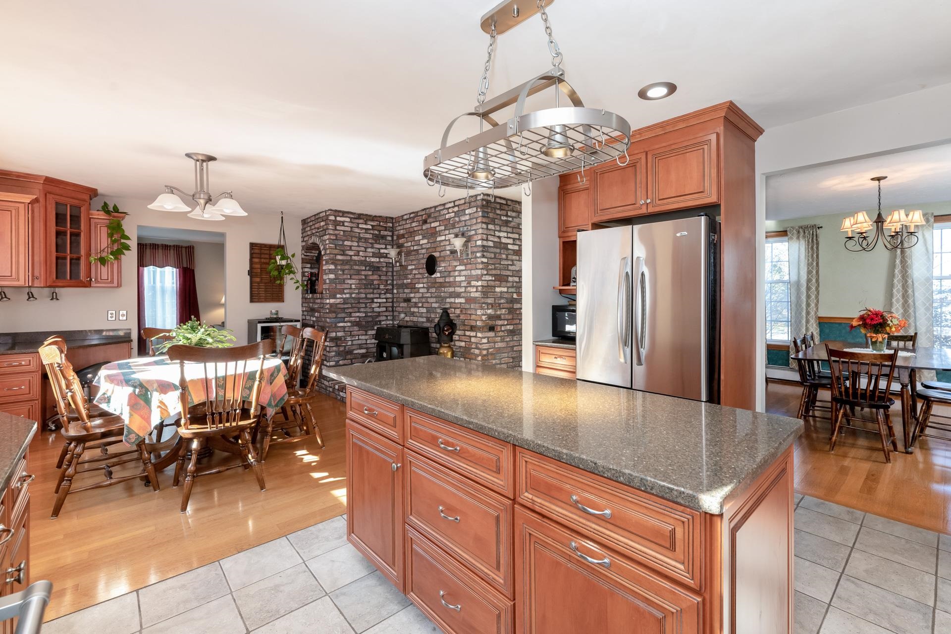 1791 River Road Manchester, NH 03104 - Photo 5 of 22