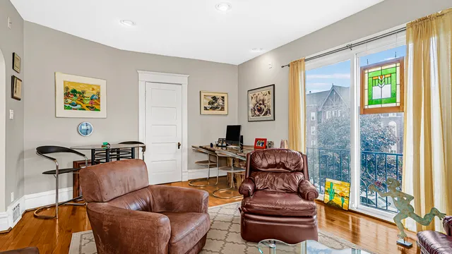 $2,595 | 433 Wisconsin Avenue, Unit 2F, Oak Park, IL 60302