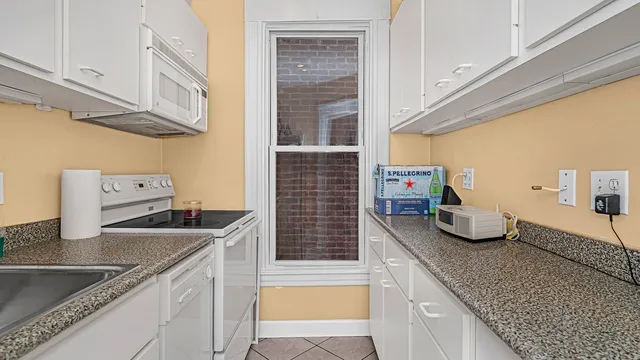 $2,595 | 433 Wisconsin Avenue, Unit 2F, Oak Park, IL 60302