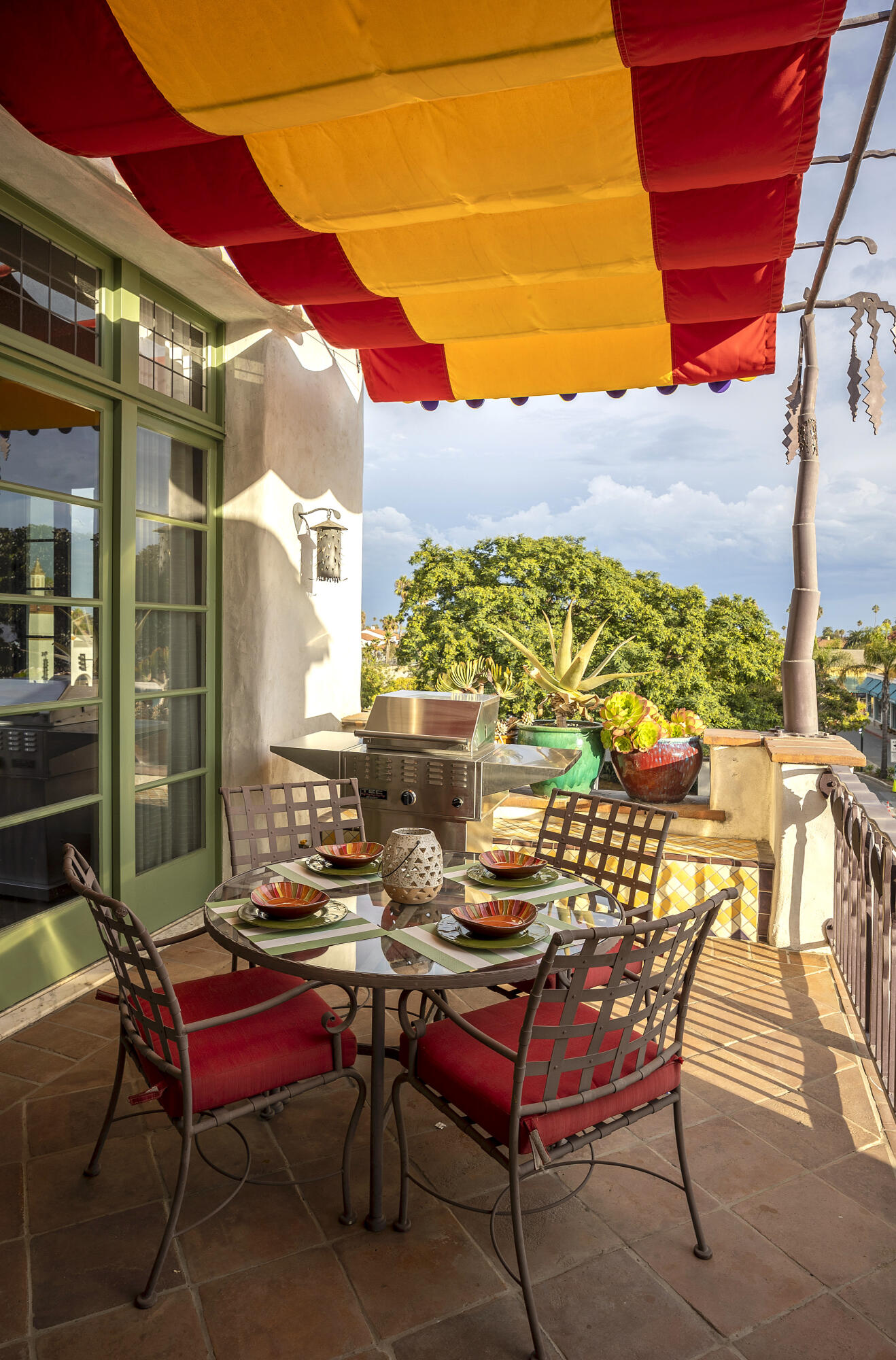 407 State Street Santa Barbara, CA 93101 - Photo 19 of 32 Dining terrace on west upper level