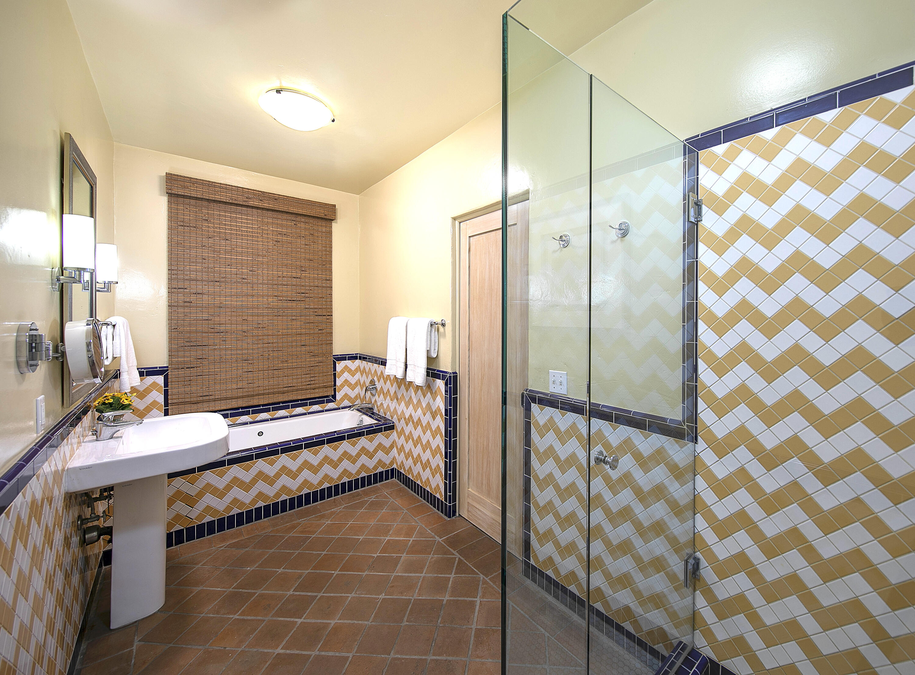 407 State Street Santa Barbara, CA 93101 - Photo 8 of 32 Primary bath with tile tub and shower