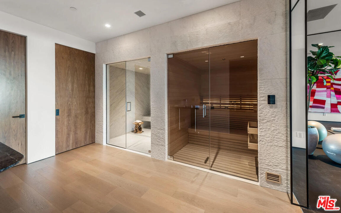 1035 Stradella Road Los Angeles, CA 90077 - Photo 13 of 36