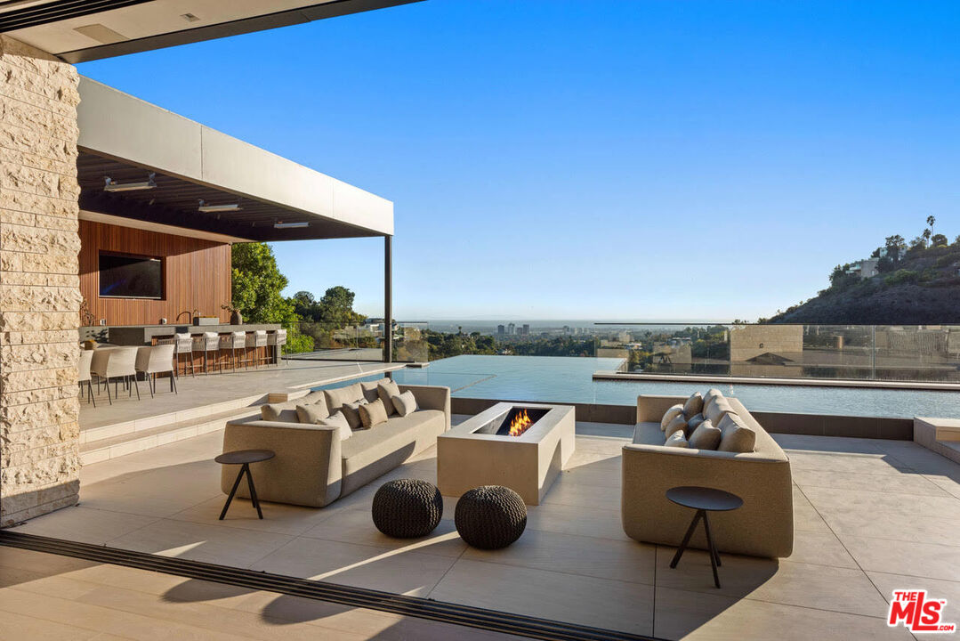 1035 Stradella Road Los Angeles, CA 90077 - Photo 17 of 36