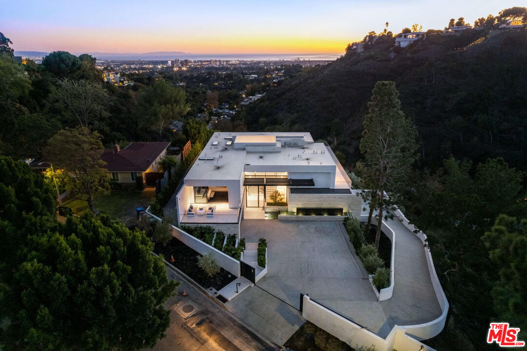 1035 Stradella Road Los Angeles, CA 90077 - Photo 2 of 36