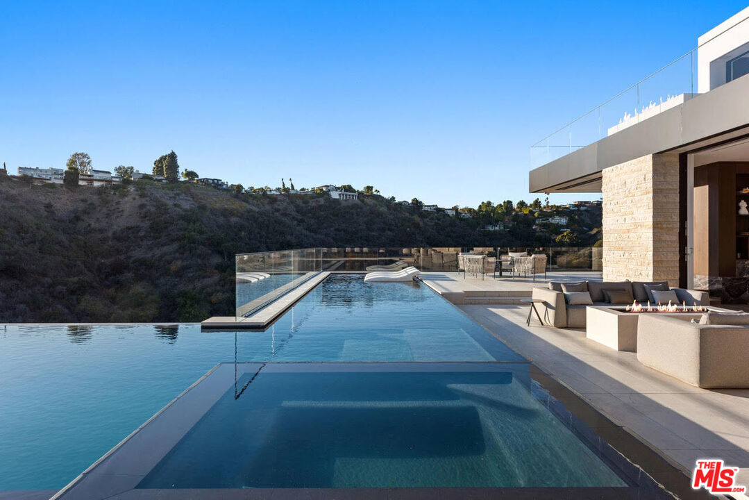 1035 Stradella Road Los Angeles, CA 90077 - Photo 22 of 36