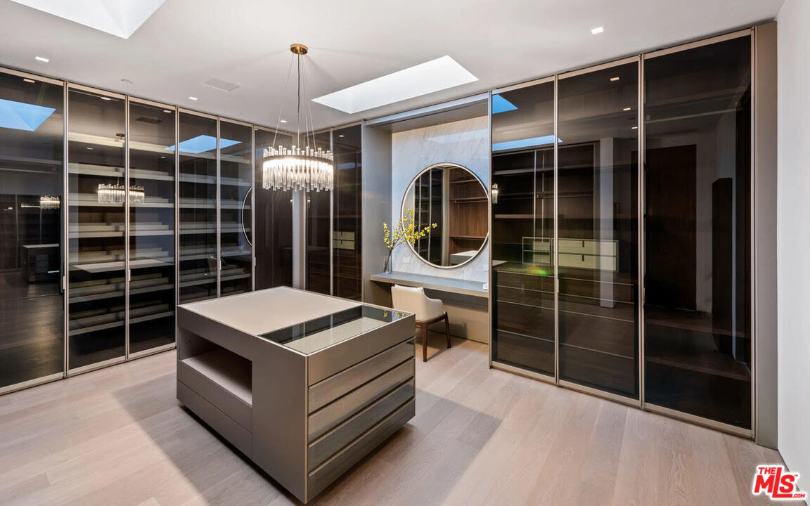 1035 Stradella Road Los Angeles, CA 90077 - Photo 26 of 36
