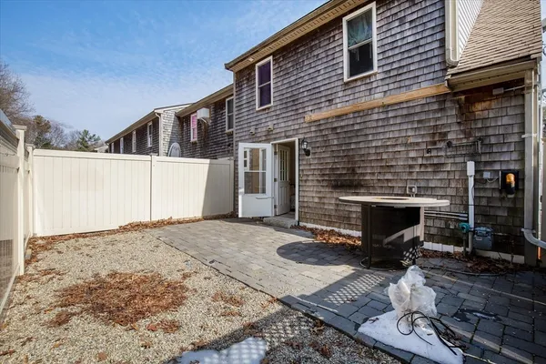 $339,000 | 23 Schofield Road, Unit 23, Kingston, MA 02364