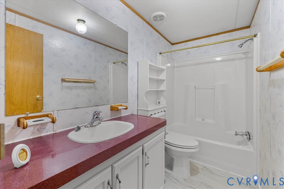 6626 Claiborne Road Sutherland, VA 23885 - Photo 27 of 37 Hall bath that is off hall that is convenient to b