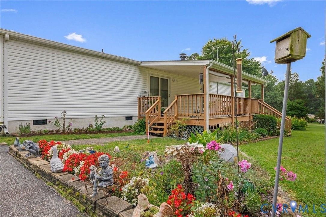 6626 Claiborne Road Sutherland, VA 23885 - Photo 6 of 37 Flowers great you as you park in one of two paved