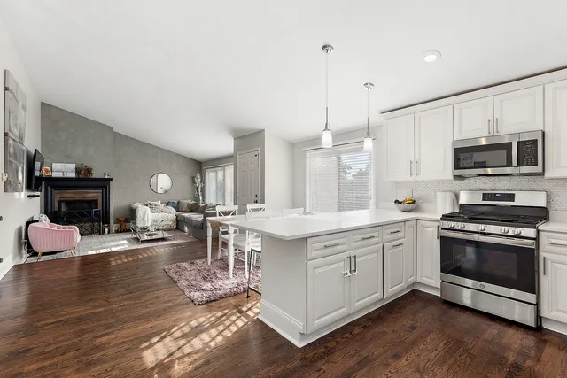 $399,900 | 2 Westwood Drive, Indian Head Park, IL 60525