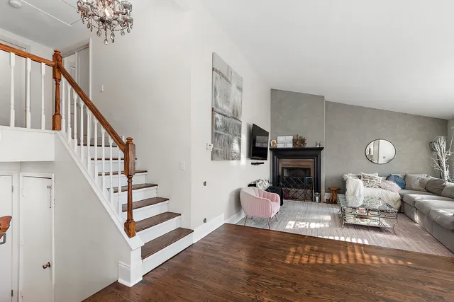 $399,900 | 2 Westwood Drive, Indian Head Park, IL 60525