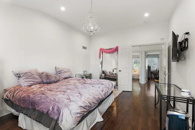 $399,900 | 2 Westwood Drive, Indian Head Park, IL 60525