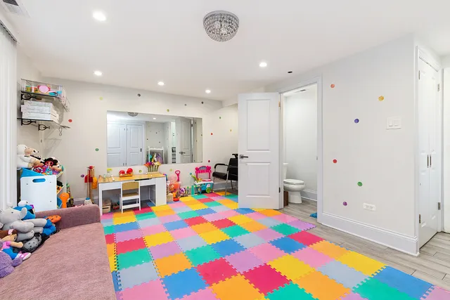 $399,900 | 2 Westwood Drive, Indian Head Park, IL 60525