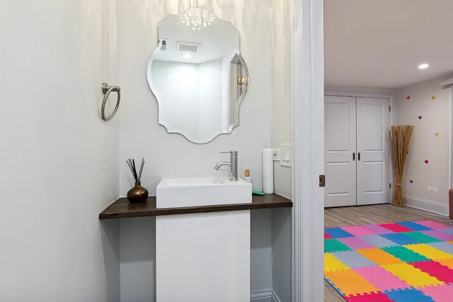 $399,900 | 2 Westwood Drive, Indian Head Park, IL 60525