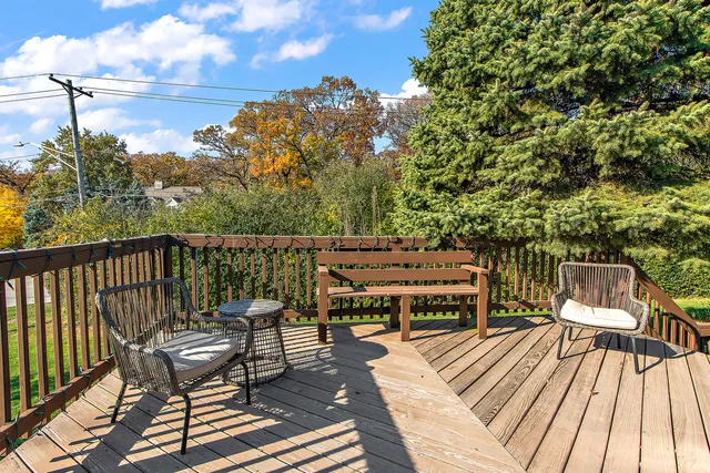 $399,900 | 2 Westwood Drive, Indian Head Park, IL 60525