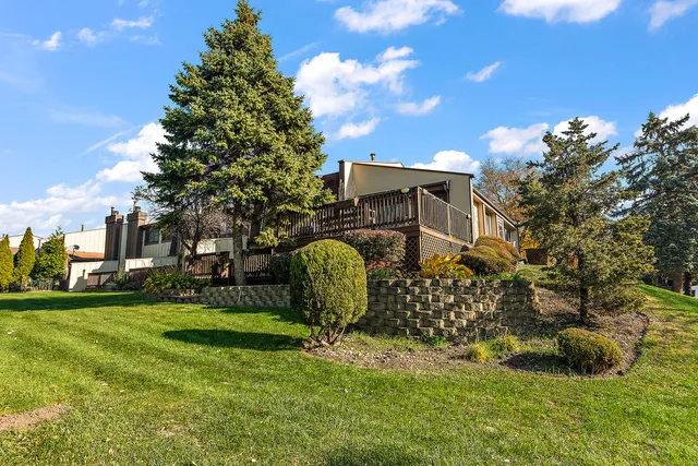 $399,900 | 2 Westwood Drive, Indian Head Park, IL 60525