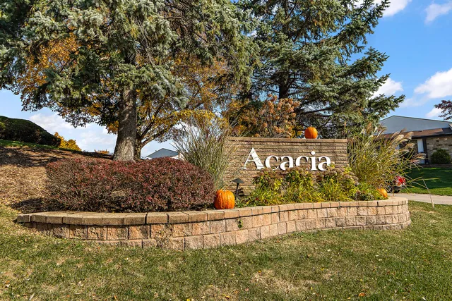 $399,900 | 2 Westwood Drive, Indian Head Park, IL 60525