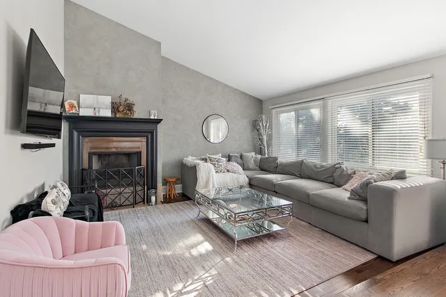 $399,900 | 2 Westwood Drive, Indian Head Park, IL 60525