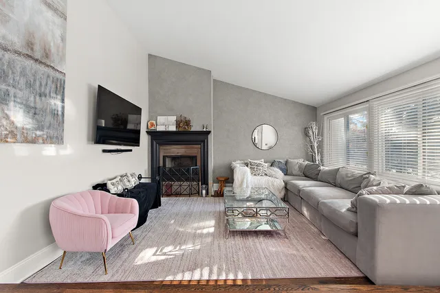 $399,900 | 2 Westwood Drive, Indian Head Park, IL 60525