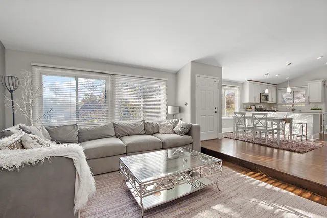 $399,900 | 2 Westwood Drive, Indian Head Park, IL 60525