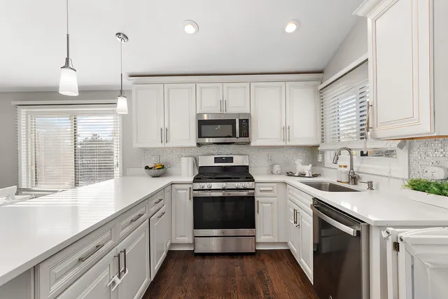 $399,900 | 2 Westwood Drive, Indian Head Park, IL 60525