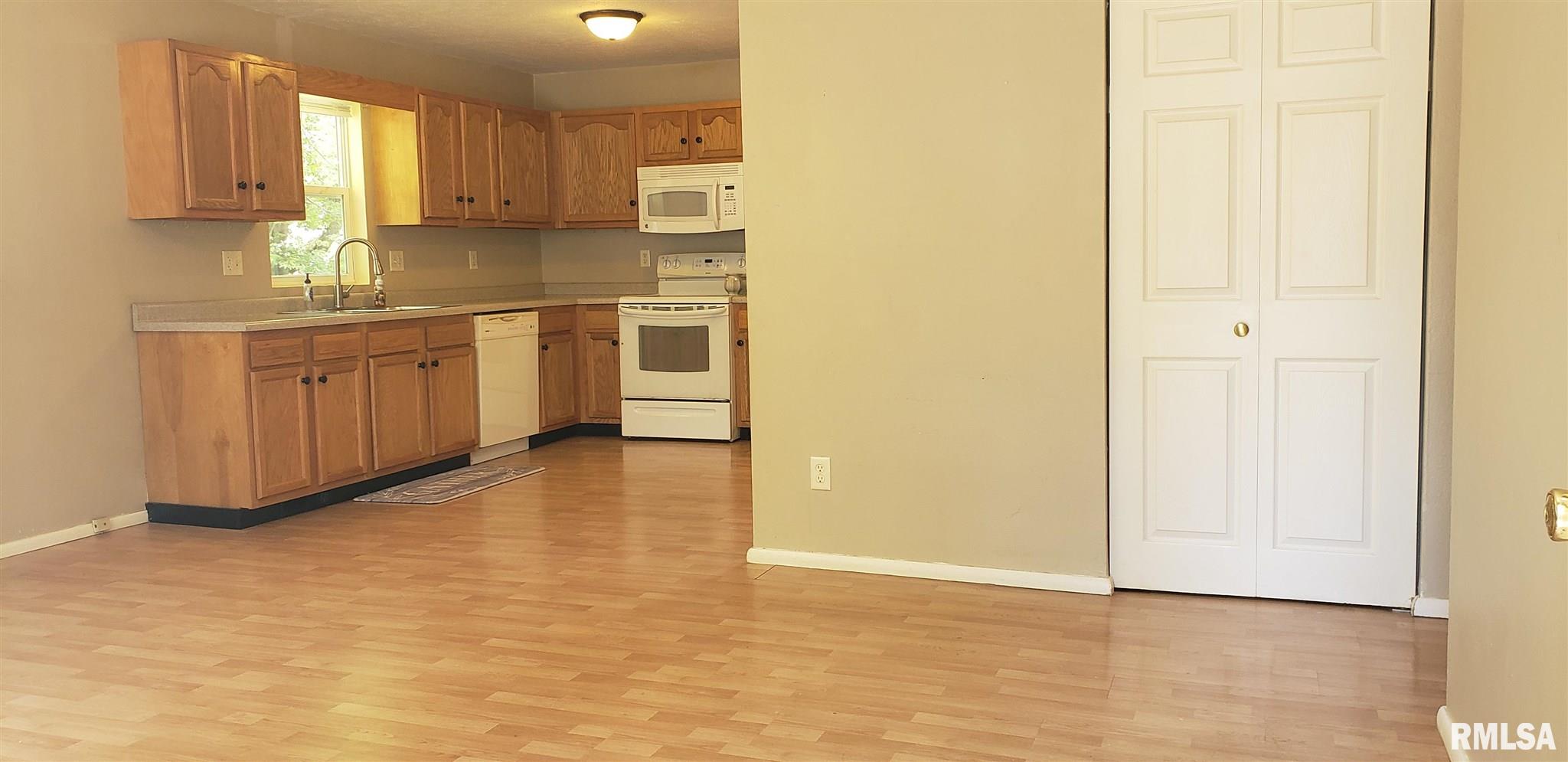 22 Windsor Road Springfield, IL 62702 - Photo 6 of 10 Gallery Image 6