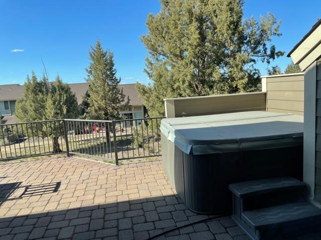 10778 Village Loop Redmond, OR 97756 - Photo 18 of 27 vhottub
