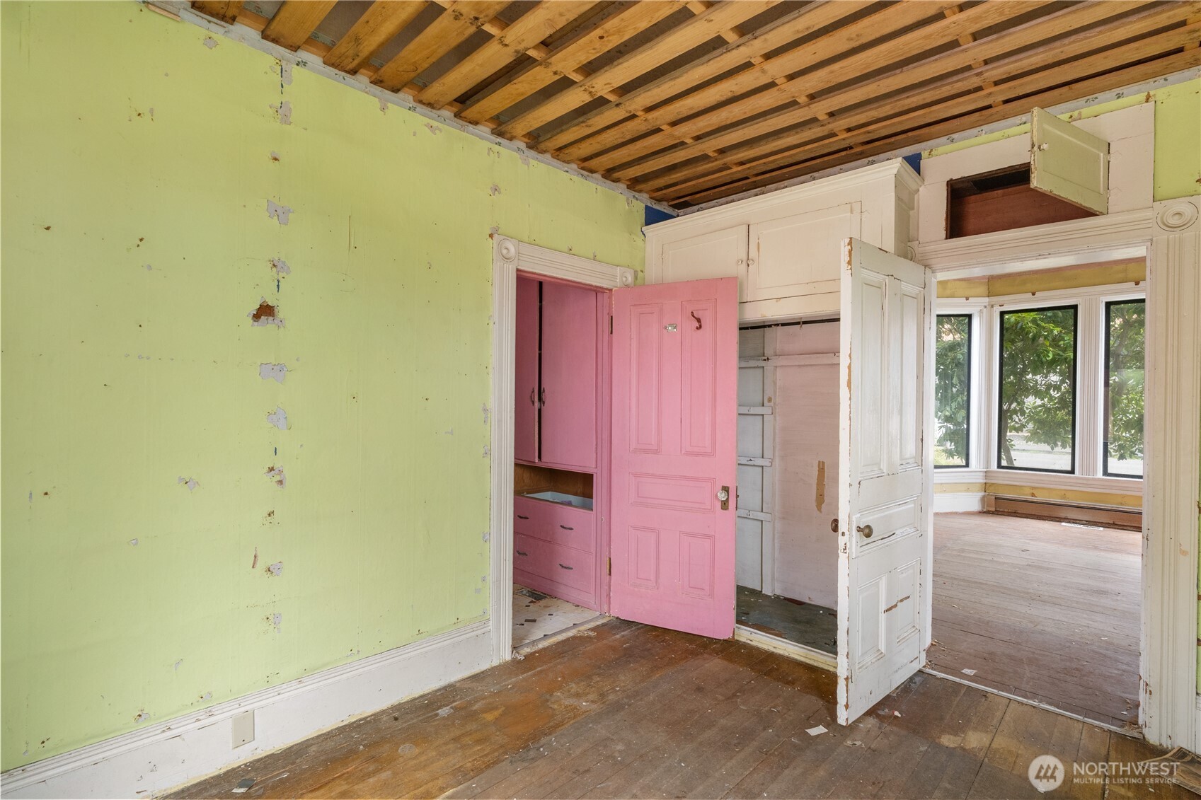 504 9th Street Hoquiam, WA 98550 - Photo 12 of 40 a view of front door