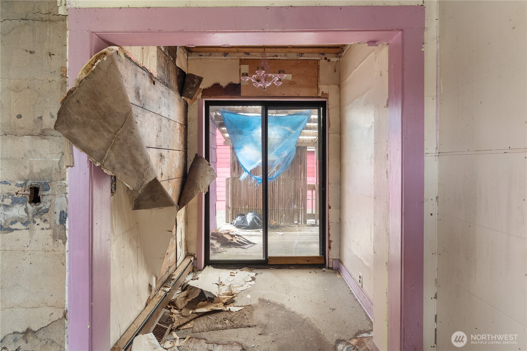 504 9th Street Hoquiam, WA 98550 - Photo 16 of 40 a view of a fireplace with an outdoor space