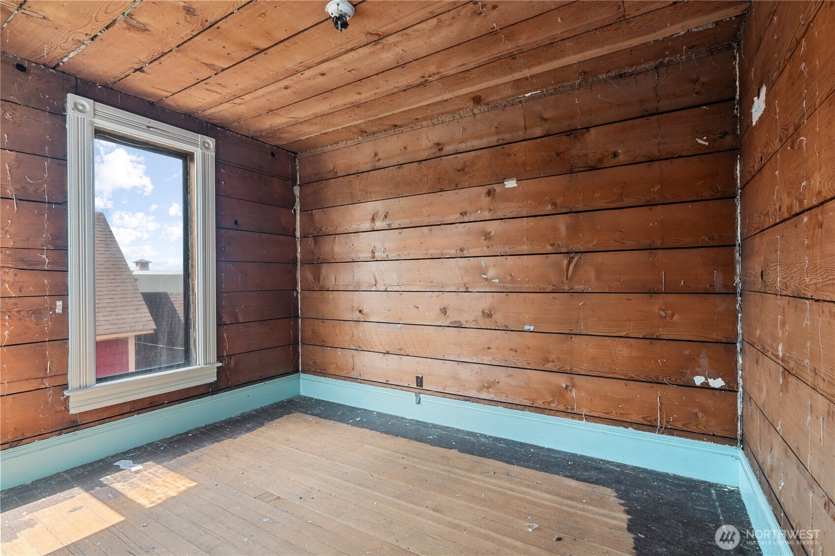 504 9th Street Hoquiam, WA 98550 - Photo 23 of 40 a view of a small space
