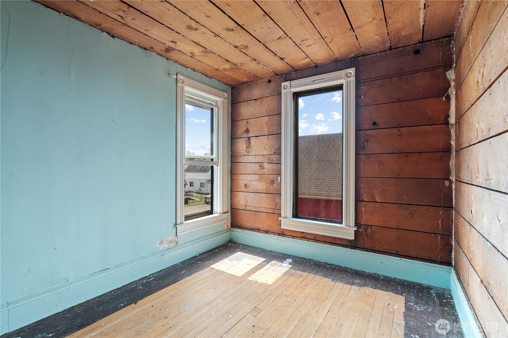 504 9th Street Hoquiam, WA 98550 - Photo 24 of 40 a view of an entrance door of the house
