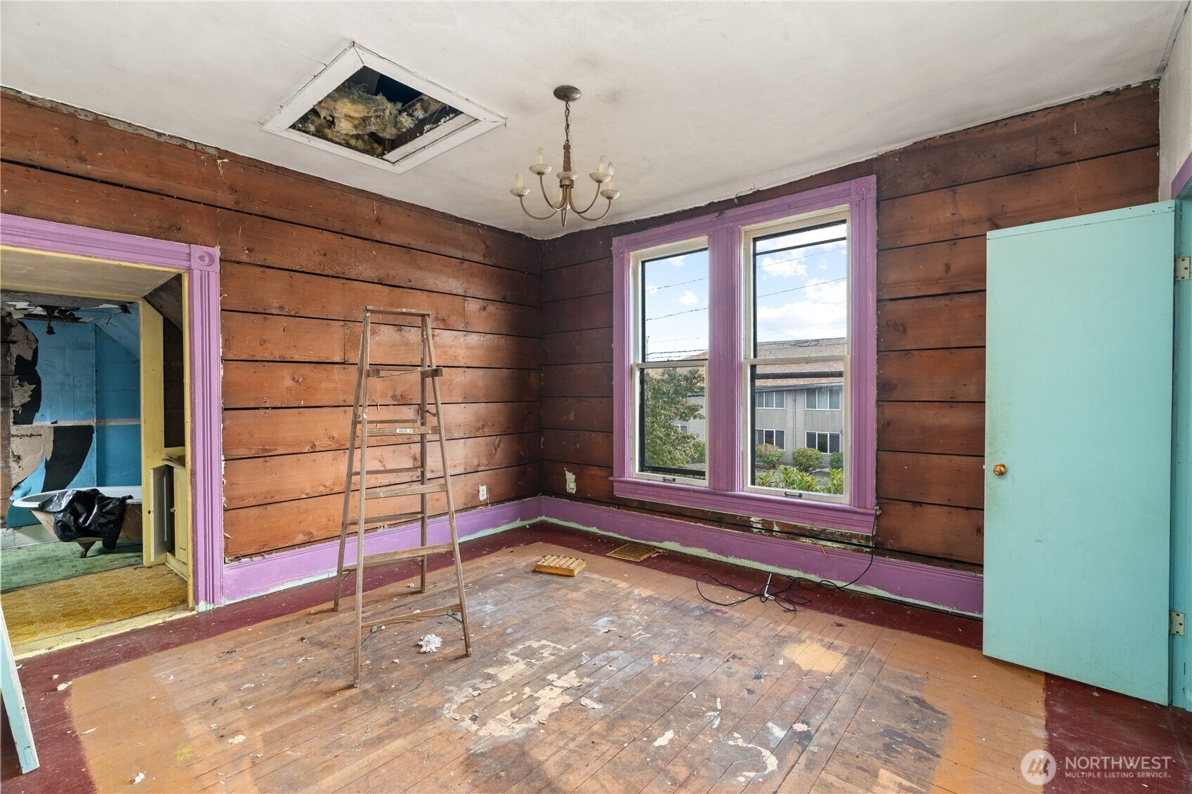 504 9th Street Hoquiam, WA 98550 - Photo 25 of 40 an empty room with a empty space and windows
