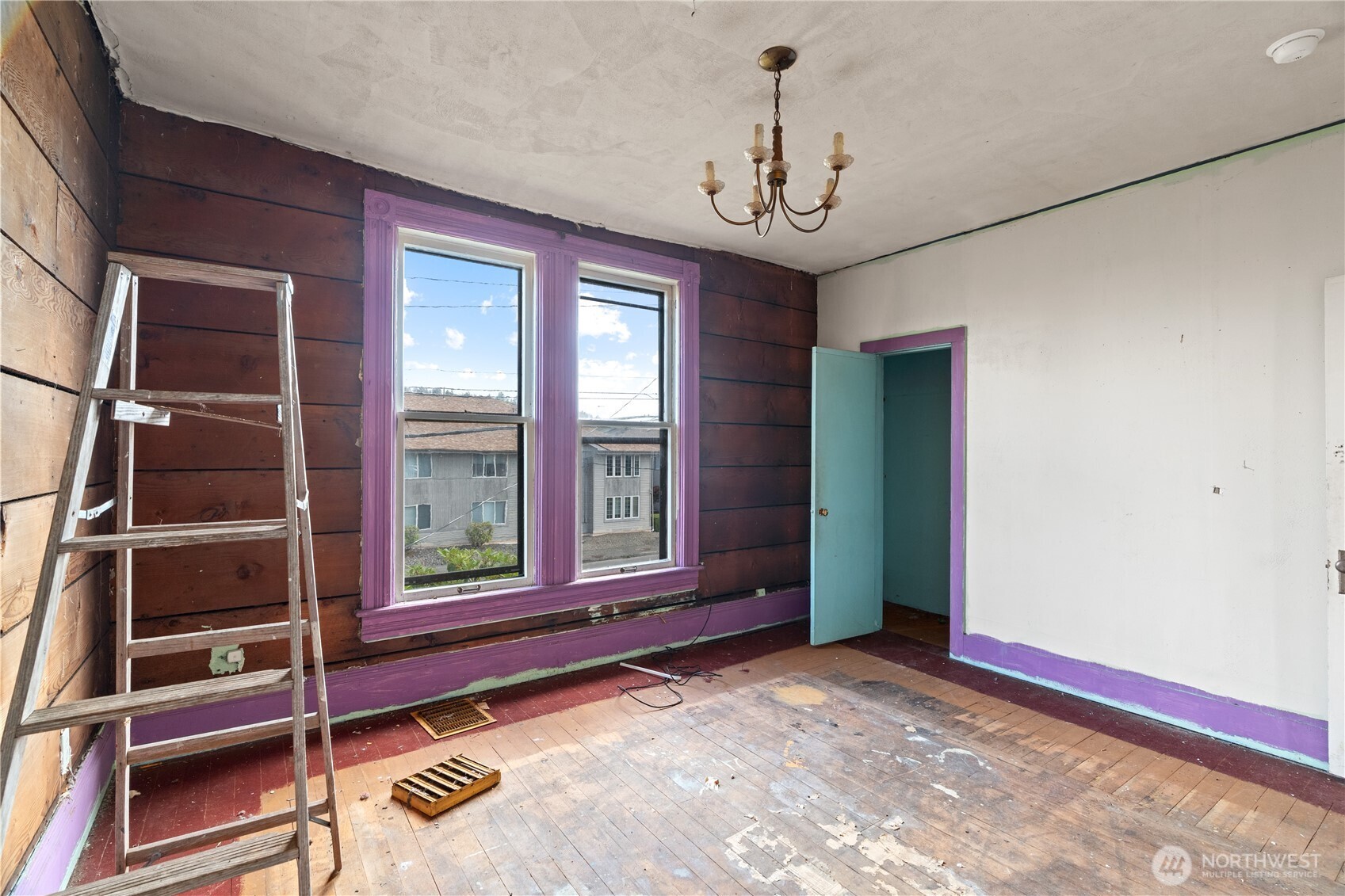 504 9th Street Hoquiam, WA 98550 - Photo 28 of 40 a view of a room with a large window