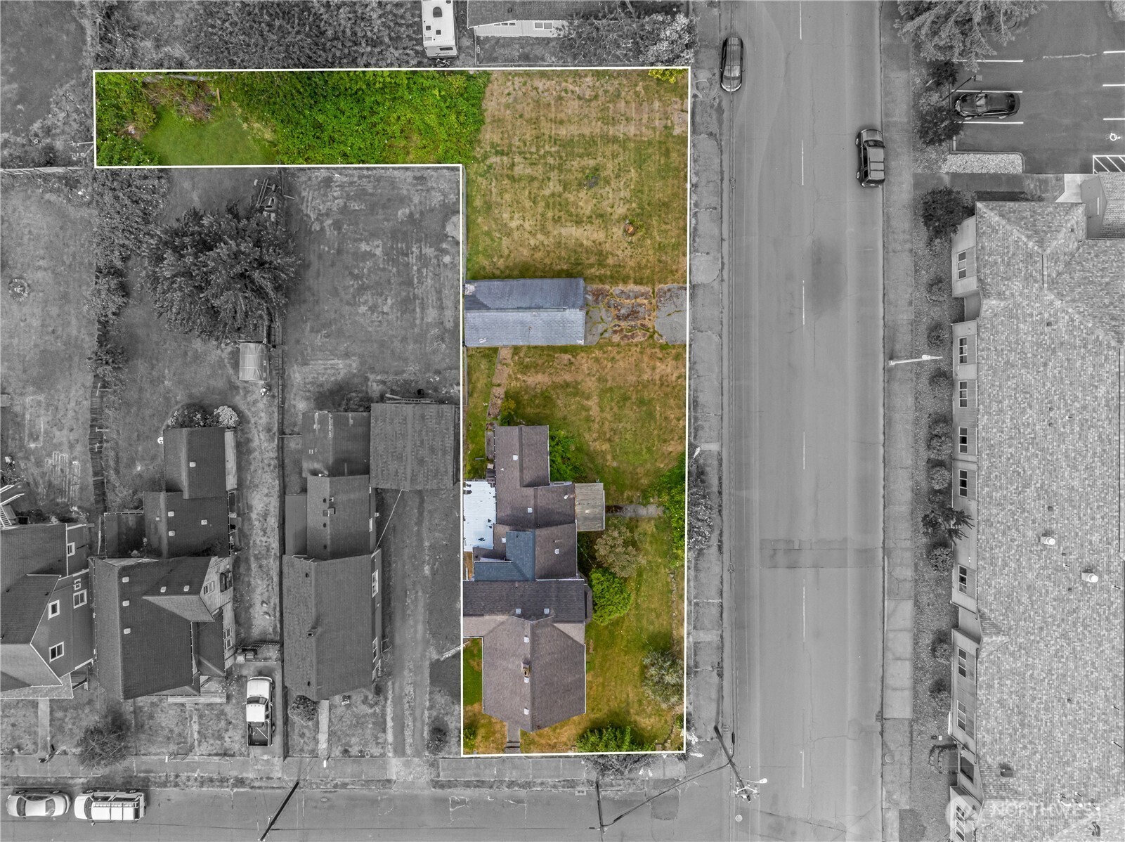 504 9th Street Hoquiam, WA 98550 - Photo 38 of 40 a bathroom with a shower