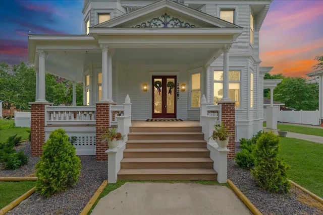 a view of livingroom with fireplace