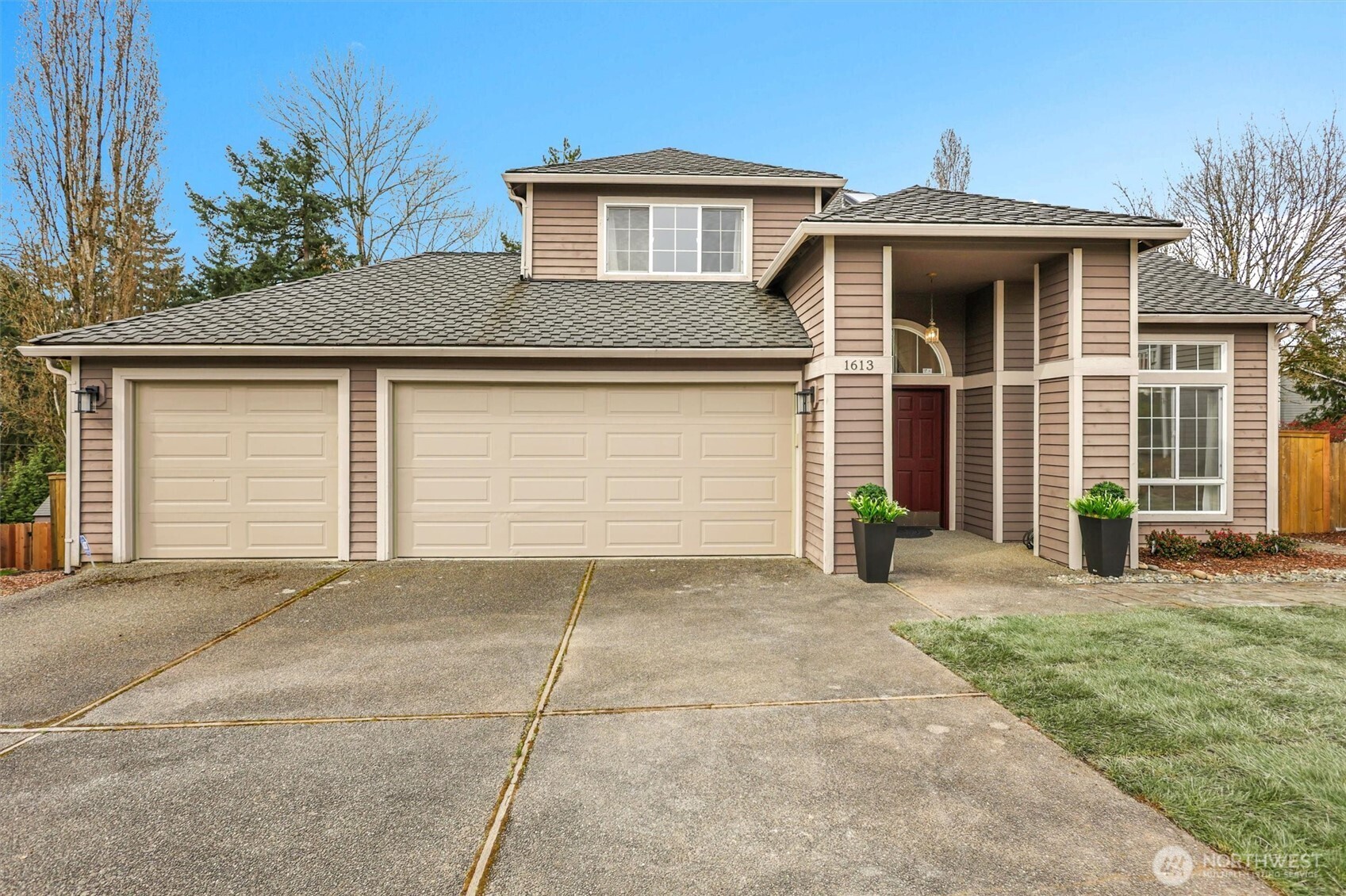 1613 Hoquiam Place Northeast Renton, WA 98059 - Photo 2 of 38