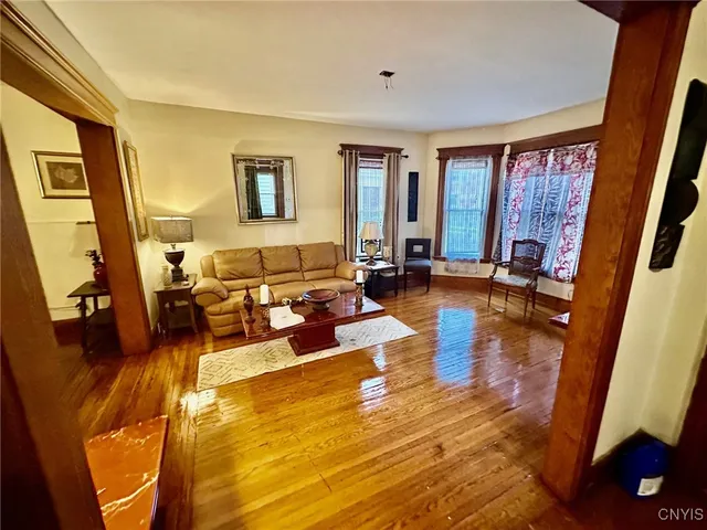 $159,900 | 121 West Pleasant Avenue, Syracuse, NY 13205