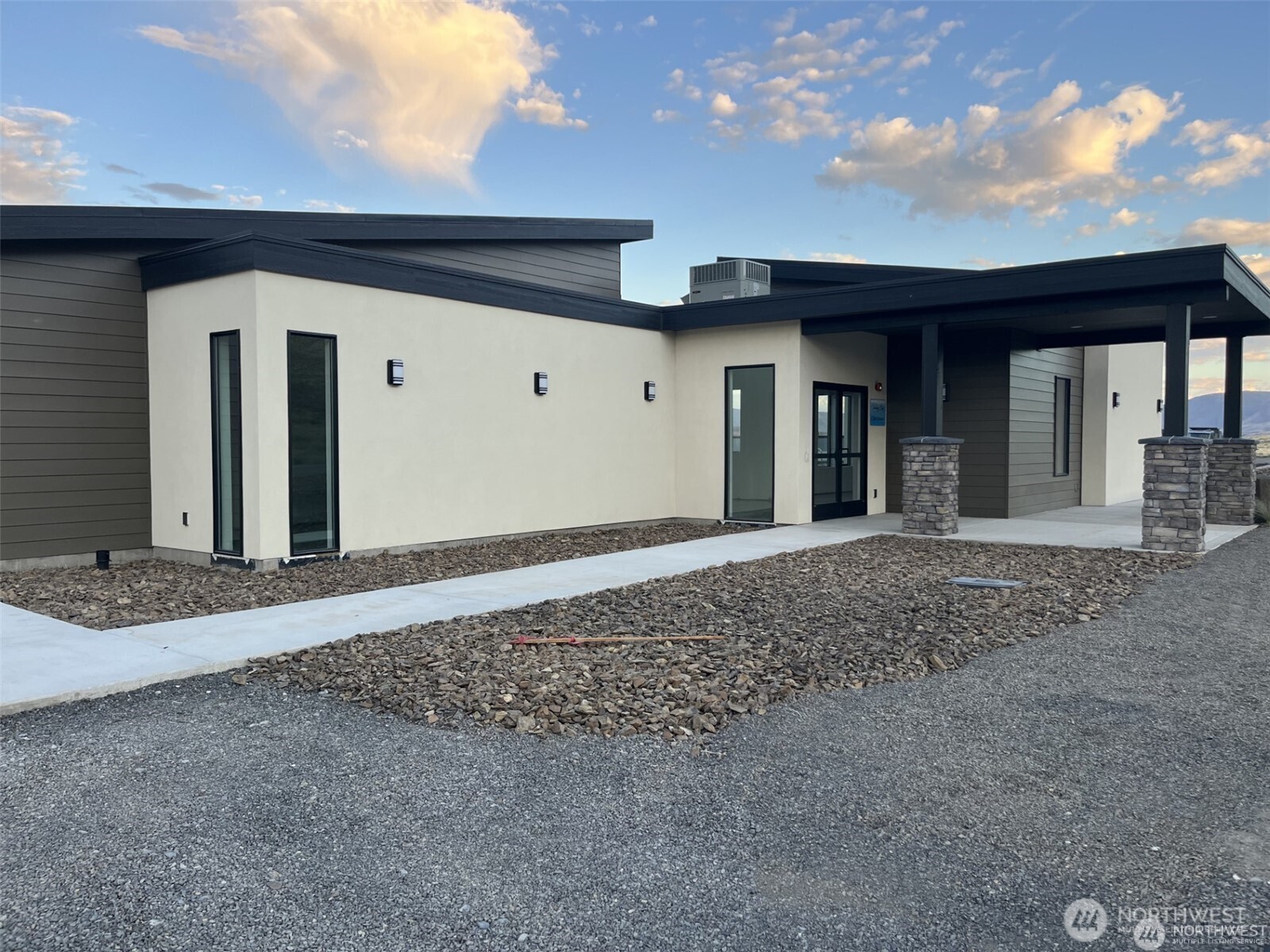 110 Basin Pointe Loop Vantage, WA 98950 - Photo 5 of 17 a view of a house with a backyard