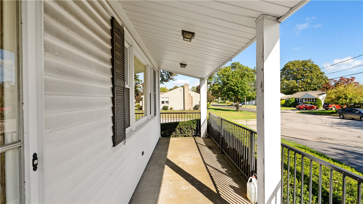 33 Newell Road Cranston, RI 02910 - Photo 5 of 44 Gallery Image 5