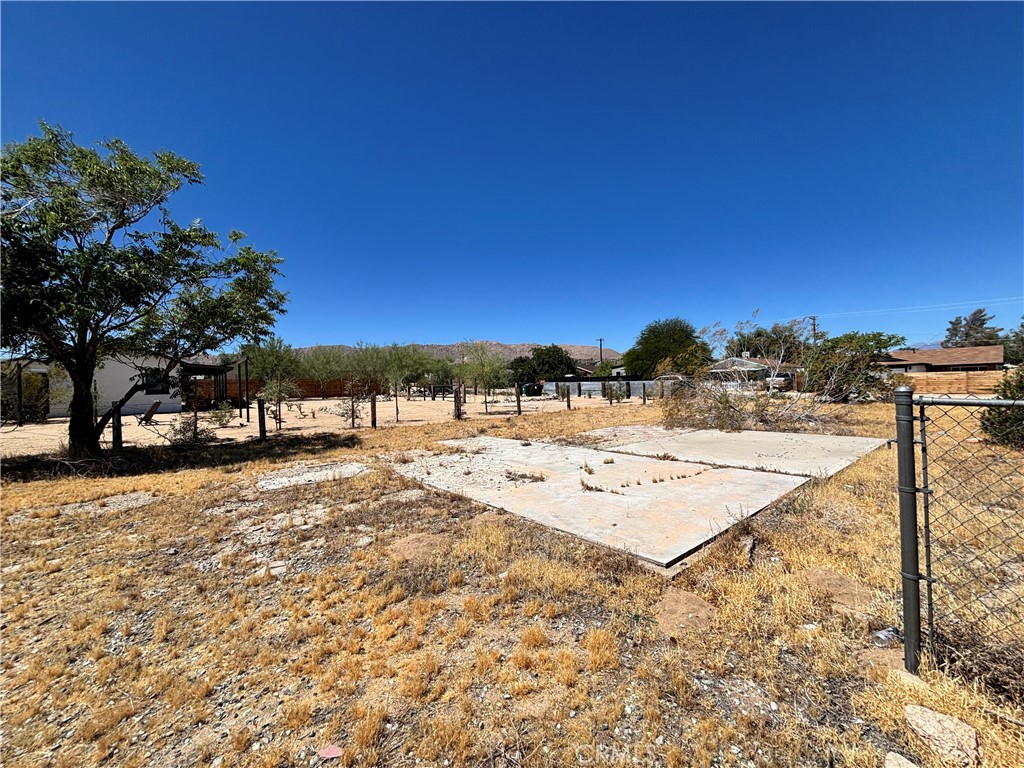 62027 Valley View Circle Joshua Tree, CA 92252 - Photo 12 of 20 a view of a outdoor space with trees