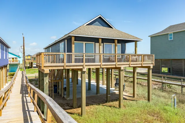 $874,900 | 4835 Bluewater Drive, Surfside Beach, TX 77541