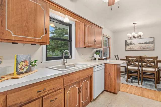 $339,900 | 616 Hattie Lane, Woodbury, MN 55125