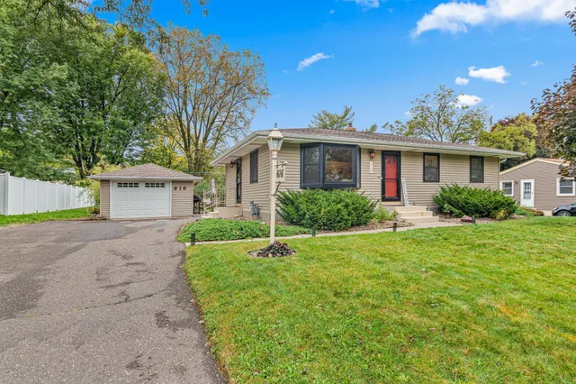 $339,900 | 616 Hattie Lane, Woodbury, MN 55125