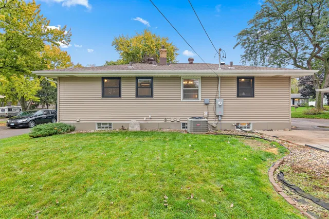 $339,900 | 616 Hattie Lane, Woodbury, MN 55125