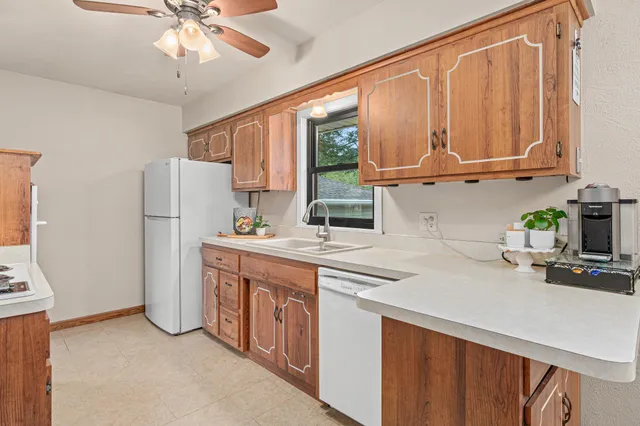 $339,900 | 616 Hattie Lane, Woodbury, MN 55125