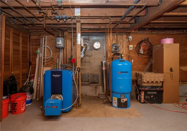 $689,900 | 140 Joe Sweet Road, Glocester, RI 02814