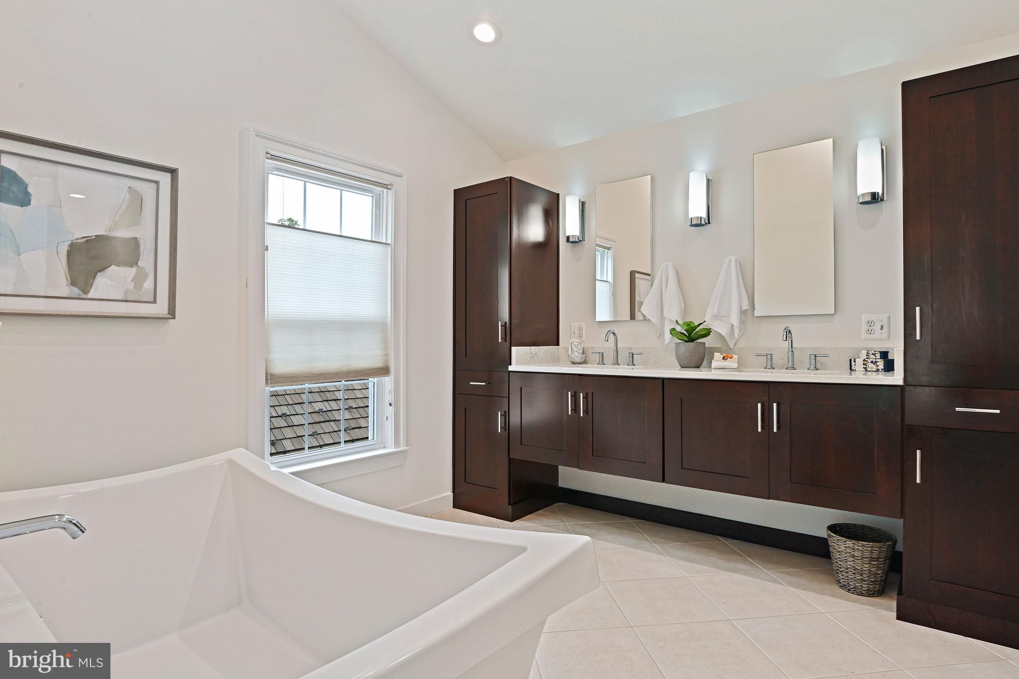 9733 Hidden Valley Road Vienna, VA 22181 - Photo 34 of 70