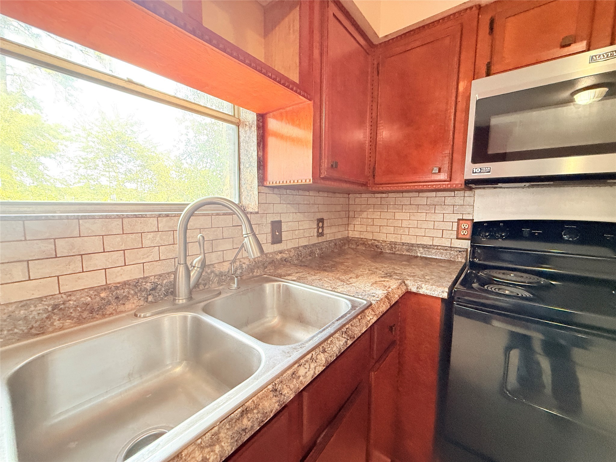 208 Laurie Lane Willis, TX 77378 - Photo 4 of 35 a kitchen with a sink and a microwave