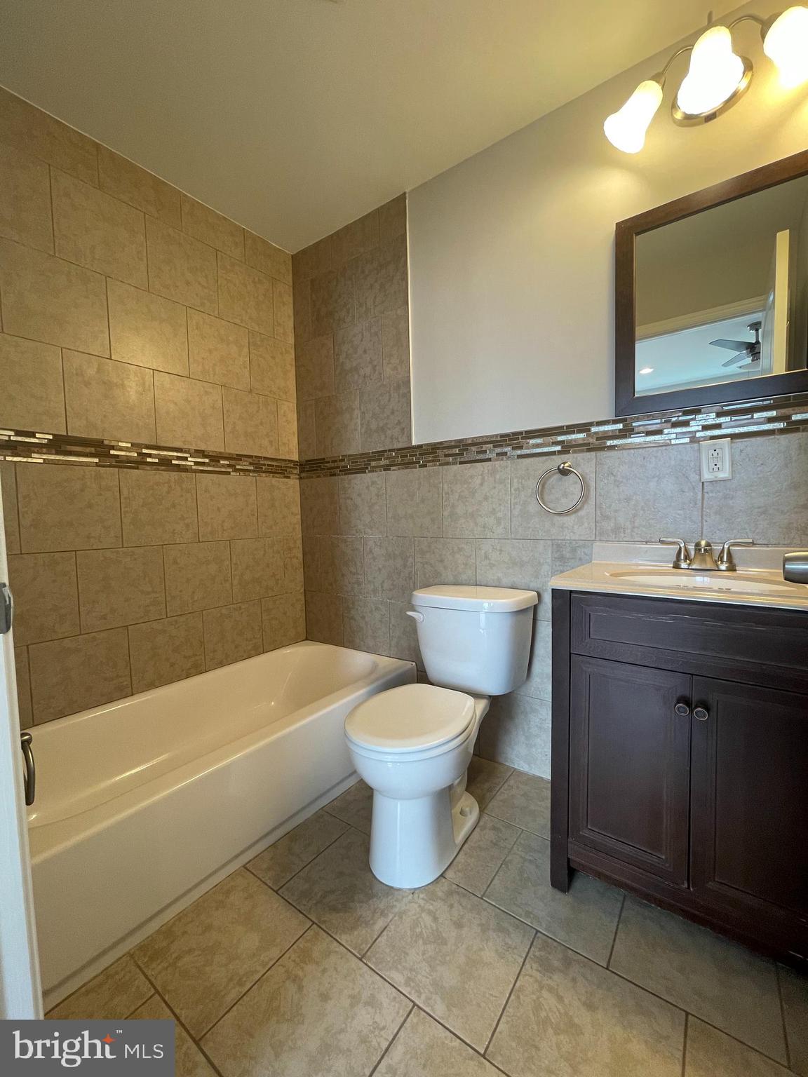 2510 Federal Street, Unit 2 Philadelphia, PA 19146 - Photo 20 of 22 a bathroom with a bathtub and a sink